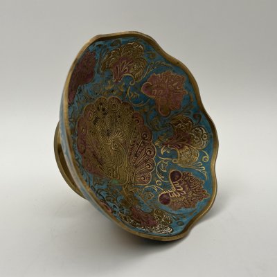 купить Орешница в восточном стиле, декорированная изображением павлина на голубом фоне, латунь, холодные эмали, Индия, 1970-1990 гг.