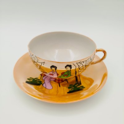 купить Чайно-кофейная пара с изображением гейши на дне чашки, фарфор, роспись, люстр, литофания, Япония, 1980-2000 гг.