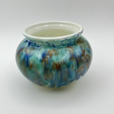 купить Ваза миниатюрная, выполненная в сине-голубой гамме, фаянс, поливы, Конаковский фаянсовый завод им. М.И. Калинина (ЗиК Конаково), СССР, 1946-1952 гг.