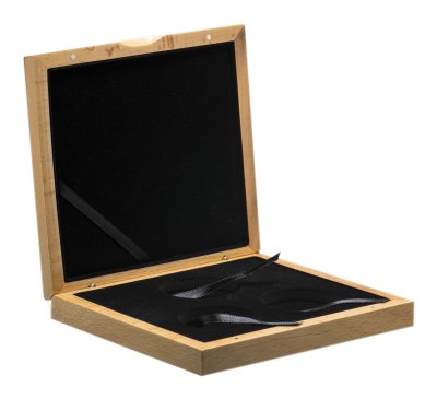 купить Футляр деревянный для 3-х монет диаметр ячеек 45 мм