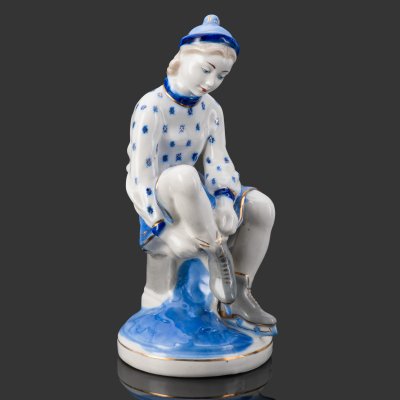купить Статуэтка "Конькобежка", автор Н. Б. Квитницкая, фарфор, роспись, золочение, Турыгинский фарфоровый завод артели «Художественная керамика» (Гжель), СССР, 1950-1960 гг.