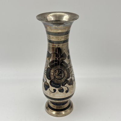 купить Ваза, украшенная цветочным декором, металл, резьба, чернение, Индия, 1980-1990 гг.