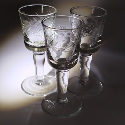 купить Набор рюмок на 3 персоны, стекло, резьба, Российская империя, 1890-1915 гг.