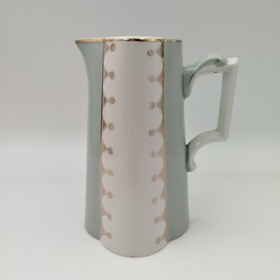 купить Кувшин лаконичной формы с золотистым орнаментом, фарфор, крытье, золочение, Рижский фарфорово-фаянсовый завод, СССР, 1953-1962 гг.