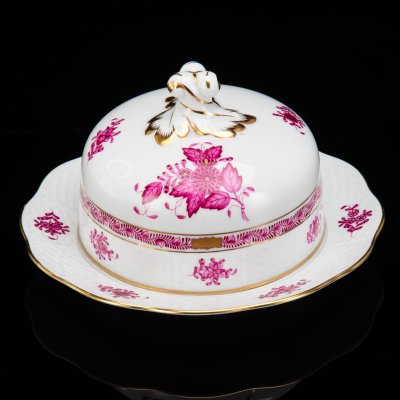 купить Маслёнка, выполненная в фирменном дизайне "Chinese Bouquet/Apponyi Purpur", фарфор, роспись, золочение, Herend (Херенд), Венгрия, 1960-1986 гг.