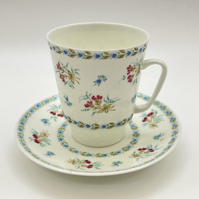 купить Пара кофейная с цветочным декором, форма "Майская" (в подборе), автор формы Э. М. Криммер, фарфор, деколь, Ленинградский фарфоровый завод (ЛФЗ), СССР, 1970-1990 гг.