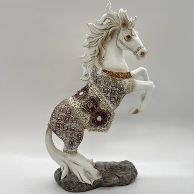 купить Статуэтка "Конь на дыбах" (символ года), композитный материал, золочение, Китай, 2000-2020 гг.