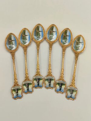 купить Набор сувенирных ложек "Москва" на 6 персон, металл, эмаль, золочение, деколь, Россия, 1991-2010 гг.