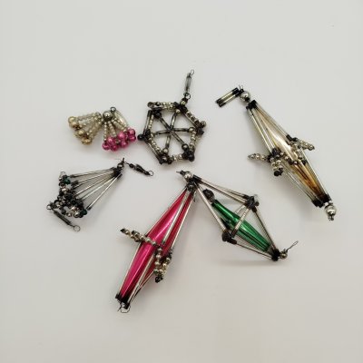 купить Набор из шести ёлочных украшений (стеклярус), стекло, металл, Завод «Лаборприбор», СССР, 1940-1960 гг.