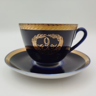 купить Пара чайная кобальтового цвета "9 Мая. День Победы!", фарфор, крытье, золочение, Ленинградский фарфоровый завод (ЛФЗ), СССР, 1970-1980 гг.