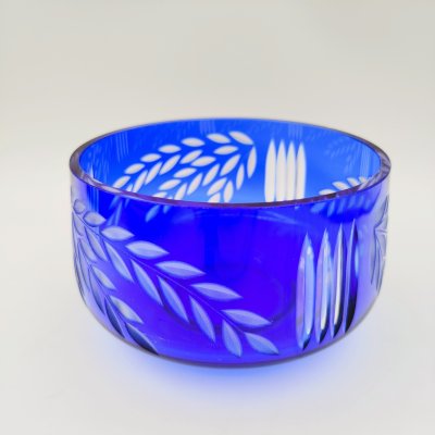 купить Конфетница кобальтового оттенка с декором в виде листьев, хрусталь, алмазная грань, СССР, 1970-1990 гг.