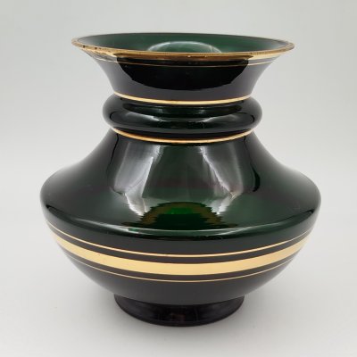 купить Ваза "Лилия" темно-зеленого цвета, автор Е.В. Яновская, стекло, золочение, Ленинградский завод художественного стекла (ЛЗХС), СССР, 1960-1980 гг.