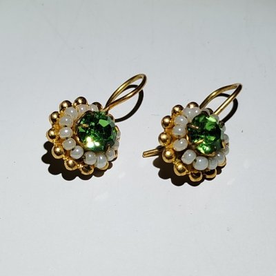 купить Серьги со вставками зеленого цвета, металл, стекло, золочение, бисер, Ленинградская ювелирно-часовая фабрика, СССР, 1957-1967 гг.