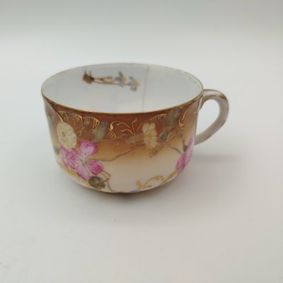 купить Чашка с цветочным декором, фарфор, крытье, роспись, золочение, Фарфоровый завод братьев Корниловых, Российская империя, 1884-1917 гг.