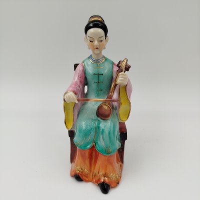 купить Статутка "Китаянка, играющая на музыкальном инструменте", фарфор, роспись, золочение, Китай, 1980-1990 гг.