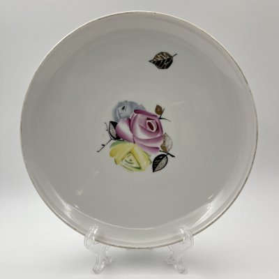 купить Блюдо с декором в виде роз, фарфор, роспись, золочение, Ленинградский фарфоровый завод (ЛФЗ), СССР, 1960-1970 гг.