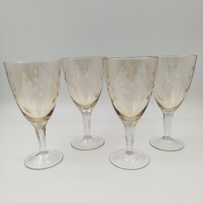 купить Набор из четырех бокалов медового оттенка с растительным декором, цветное стекло, алмазная грань, СССР, 1970-1990 гг.