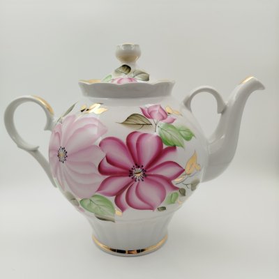 купить Чайник доливной, с изображением цветов, фарфор, роспись, золочение, Краснодарский фарфорово-фаянсовый завод «Чайка», СССР, 1960-1992 гг.