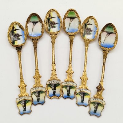 купить Набор сувенирных ложек "Москва" на 6 персон (в подборе), металл, эмаль, золочение, деколь, Российская Федерация, 1991-2010 гг.