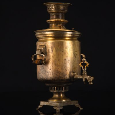 купить Самовар угольный с медалями (форма "Банка"), Товарищество Торгового Дома Братьев Шемариных, латунь, дерево, Россия, 1898-1919 гг.