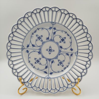 купить Тарелка (сухарница) с прорезным бортом, украшенная луковым (гранатовым) узором, фарфор, роспись, Carl Schumann, Arzberg, Bavaria, Германская империя, 1900-1918 гг.