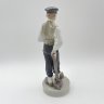 Купить Статуэтка "Подмастерье" ("Мальчик с молотком"), модель №620, скульптор Chr. Thomsen, фарфор, роспись, Royal Copenhagen, Дания, 1968 г.
