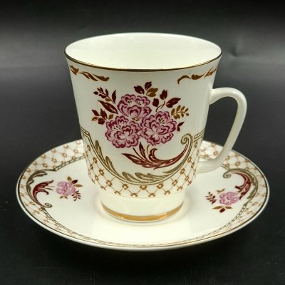 купить Пара кофейная с декором в виде свадебных колец, букетов и ажурного орнамента, фарфор, деколь, золочение, Ленинградский фарфоровый завод (ЛФЗ), СССР, 1970-1992 гг.