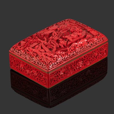купить Шкатулка прямоугольной формы с изображением жанровой сцены, латунь, эмаль, пекинский резной лак, киноварь, Китай, 1940-1960 гг.