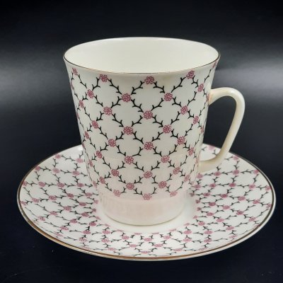 купить Кофейная пара "Розовая сетка", форма "Майская", автор формы Э.М. Криммер, автор рисунка Л.С. Лобанкова, фарфор, деколь, золочение, Ленинградский фарфоровый завод (ЛФЗ), Россия, 1989-2001 гг.