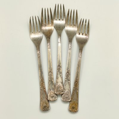 купить Набор из 5-ти столовых вилок с растительным декором, мНЦ (медь-никель-цинк), Комбинат бытовых металлических изделий (БМИ), г. Эчмиадзин, СССР, 1971-1981 гг.