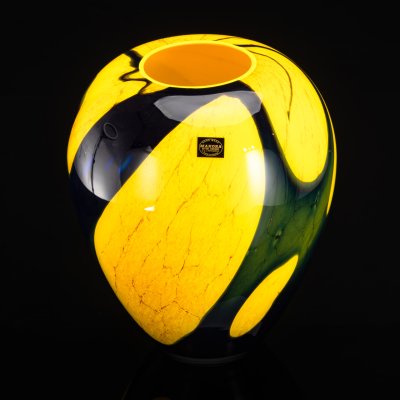 купить Декоративная ваза (крупная) с оригинальным черно-желтым декором, Makora Krosno, стекло, гутная техника, Польша, 1970-1990 гг.