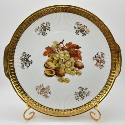 купить Блюдо (поднос) круглой формы, украшенное изображением винограда и грецких орехов, Leni or Erich Parbus, фарфор, деколь, золочение, Германия, 1960-1980 гг.