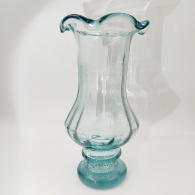 купить Ваза нежно-голубого оттенка с фестончатым краем, стекло, СССР, 1970-1990 гг.