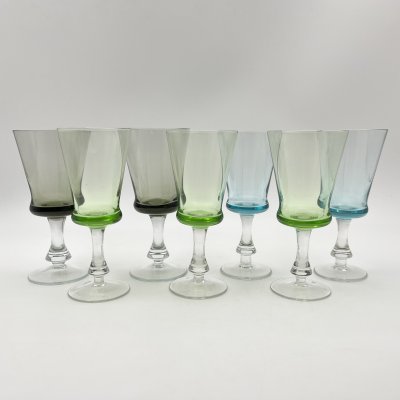 купить Набор из 7-ми рюмок разного оттенка, стекло, СССР, 1970-1990 гг.