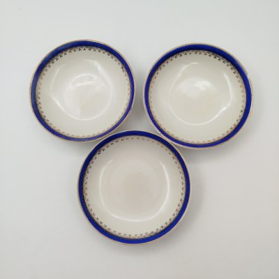 купить Набор из 3-х розеток, украшенных геометрическим декором [ Клеймо "Серебряный Бор"], фарфор, крытье, золочение, Дулевский фарфоровый завод (Дулёво), СССР, 1955 г.