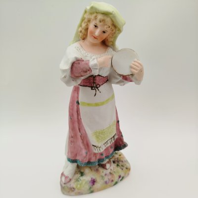 купить Статуэтка "Девушка в национальном костюме с бубном", Heubach Bros, фарфор, роспись, Германия, 1920-1940 гг.