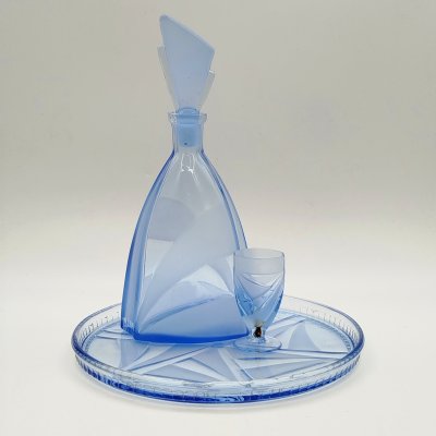 купить Набор для подачи крепких напитков (графин, рюмка, поднос) в стиле Art Deco, цветное стекло, матирование, Стеклозавод «Неман», Польша, 1925-1939 гг.