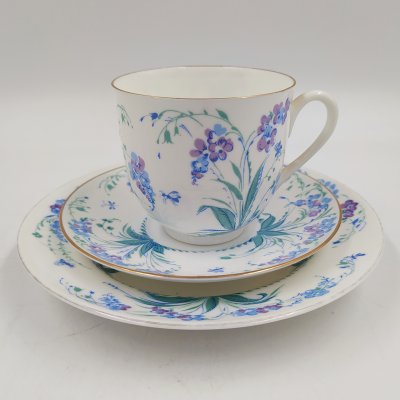 купить Трио кофейное "Незабудки", автор формы "Ландыш" Э.М. Криммер, автор рисунка Матвеева О.М., фарфор, деколь, золочение, Ленинградский фарфоровый завод (ЛФЗ), Российская Федерация, 1992-2001 гг.