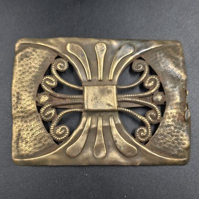 купить Пряжка женская поясная прямоугольной формы с декором в виде розетки, металл, штамповка, Российская империя, 1890-1915 гг.