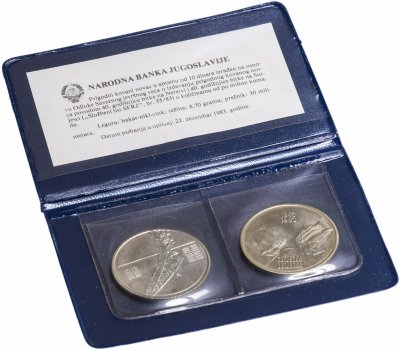 купить Сербия (Югославия) набор из 2-х монет 100 динаров 1983 "Битва на р.Сутьеске; Битва на р. Неретве" в буклете, с сертификатом