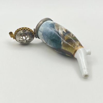 купить Чаша для егерской курительной трубки с металлической крышкой и изображением дикой природы, фарфор, деколь с прорисовкой, Западная Европа, 1950-1960 гг.