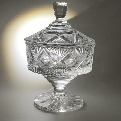 купить Ваза для десертов (конфетница, сахарница) с геометрическим декором, хрусталь, резьба, Россия, 1990-2015 гг.