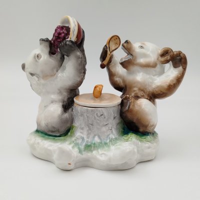 купить Чернильница «Медвежата», скульптор Е.И. Чарушин, фарфор, роспись, Ленинградский фарфоровый завод (ЛФЗ), СССР, 1960-1970 гг.