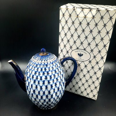 купить Кофейник "Кобальтовая сетка", форма "Тюльпан", в оригинальной коробке, фарфор, деколь, золочение, картон, Императорский фарфоровый завод (ИФЗ), Российская Федерация, 2006-2020 гг.