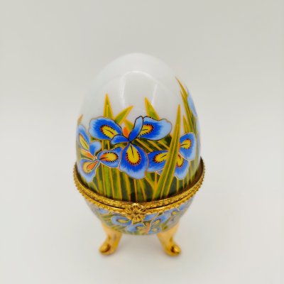 купить Шкатулка в форме яйца, украшенная изображением цветов (ирисов), фарфор, деколь, золочение, Азия, 2000-2015 гг.