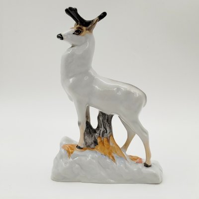 купить Статуэтка "Олень", скульптор Воробьев Б.Я., автор росписи Ризнич И.И., фарфор, роспись надглазурная, Ленинградский фарфоровый завод (ЛФЗ), СССР, 1955-1960 гг.