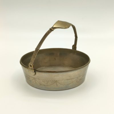 купить Ваза (конфетница) в форме корзины с витой ручкой, мельхиор (медь-никель), СССР, 1970-1990 гг.