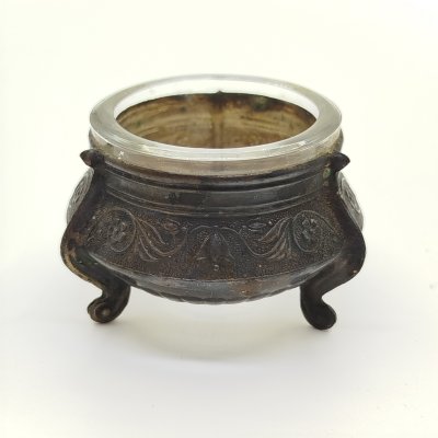купить Солонка с цветочным орнаментом, мельхиор (медь-никель), стекло, Мстерская художественная фабрика «Ювелир», СССР, 1960-1980 гг.