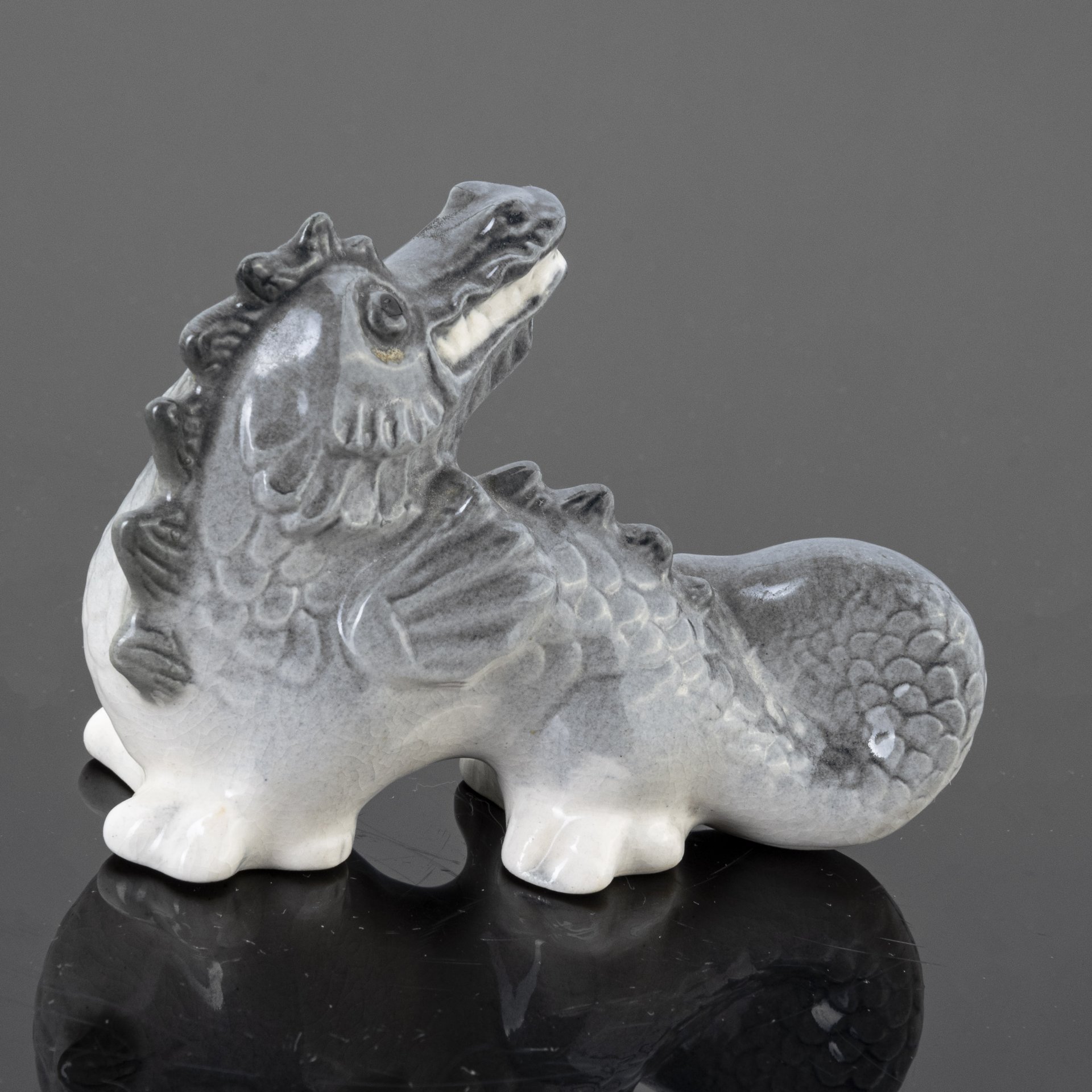 Статуэтка "Дракон", скульптор Т.С. Линчевская, фарфор, роспись ...