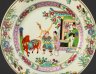 Купить Тарелка в стиле шинуазри "Сцены жизни императорского двора", выполненная в гамме "розового семейства" (famille rose), фарфор, роспись эмалевыми красками, золочение, Китай, 1950-1960 гг.